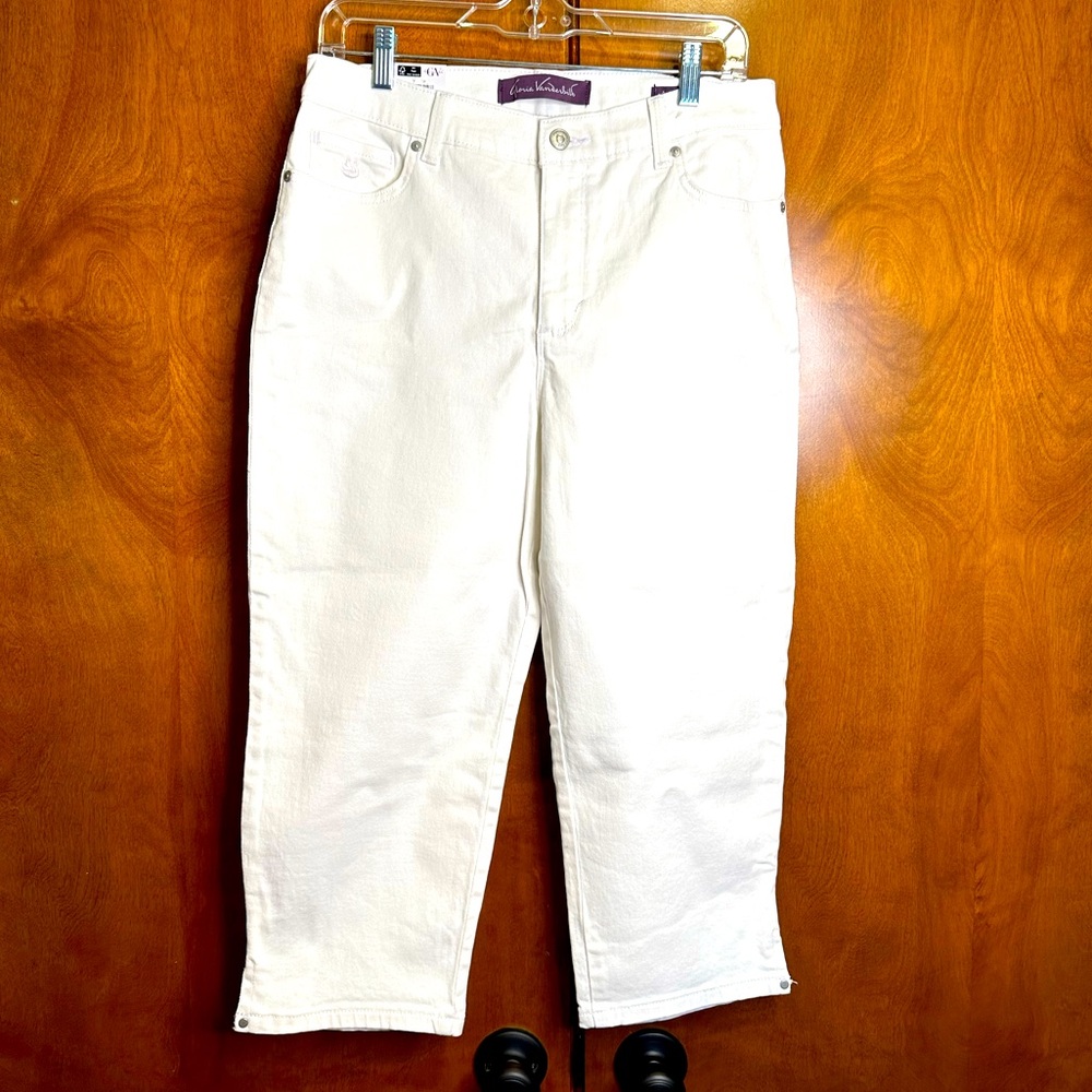 NWT White Stretch Denim Capris - 10